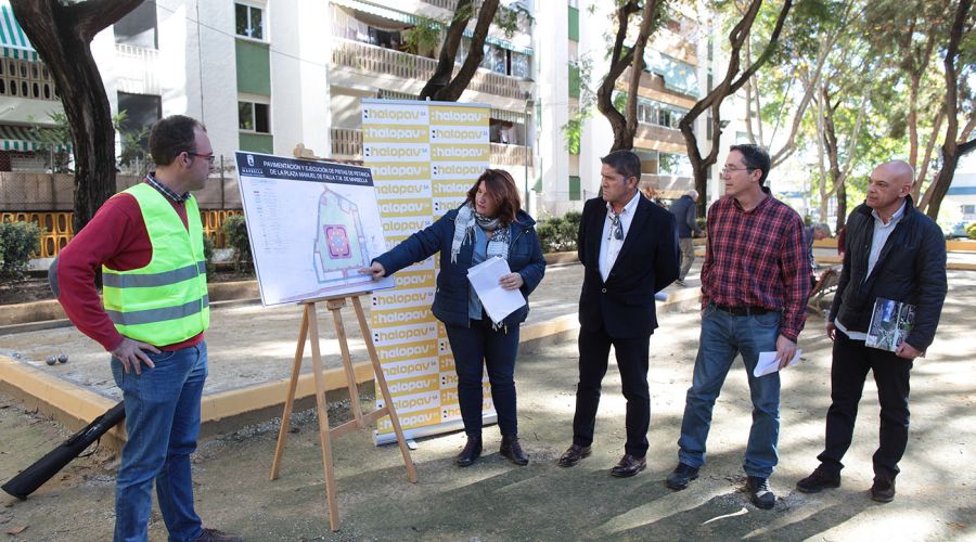 El Ayuntamiento acomete la ampliación de las pistas de petanca de la plaza Manuel de Falla y el acondicionamiento del entorno