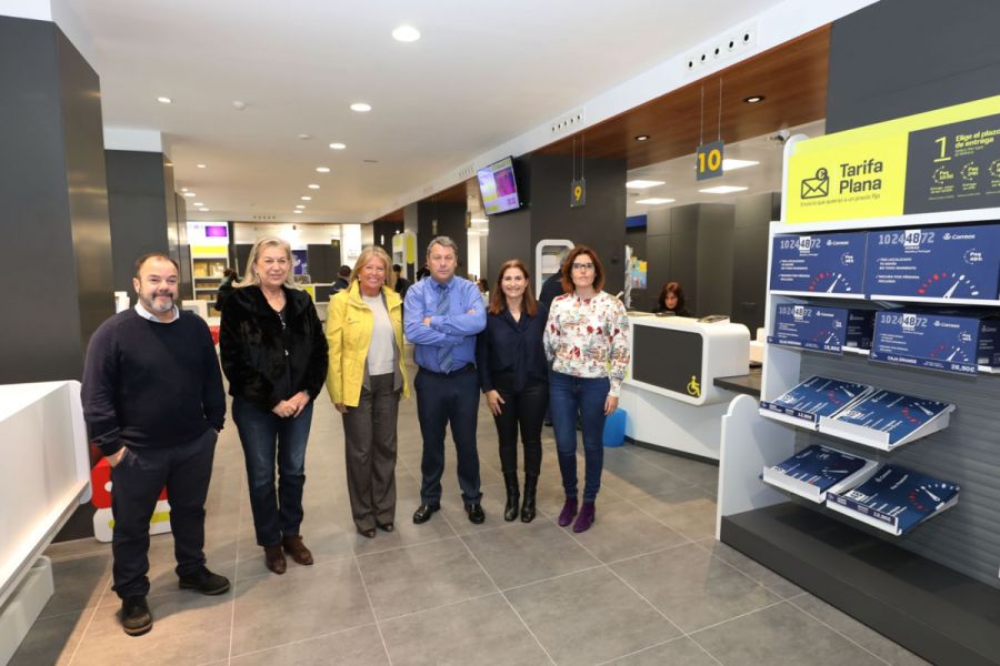 Imagen de la noticia La alcaldesa destaca la apuesta de Correos por Ma…