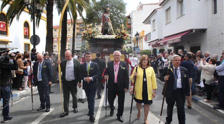 La Pollinica recorre las calles de San Pedro Alcántara en el Domingo de Ramos
