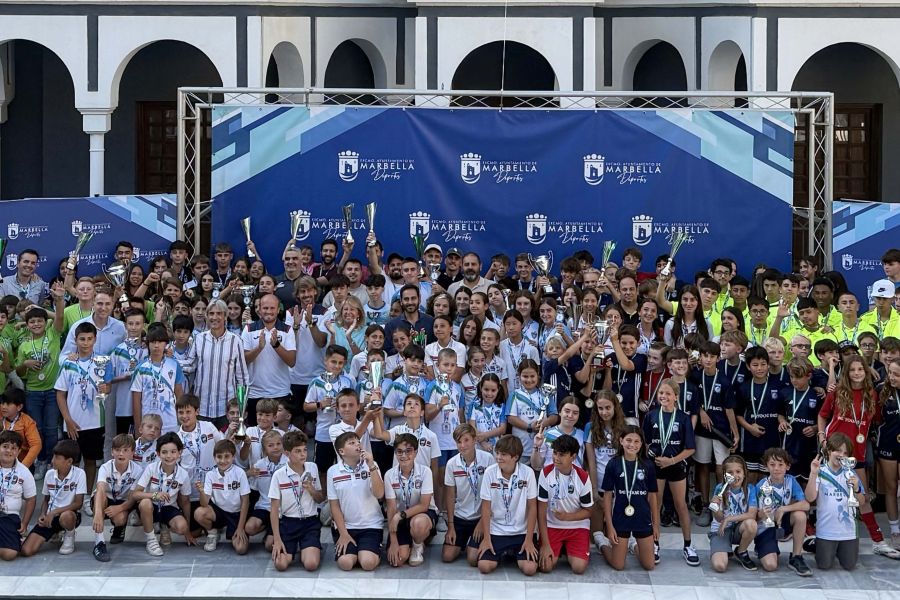 Imagen de la noticia El Ayuntamiento reconoce la participación de cerc…