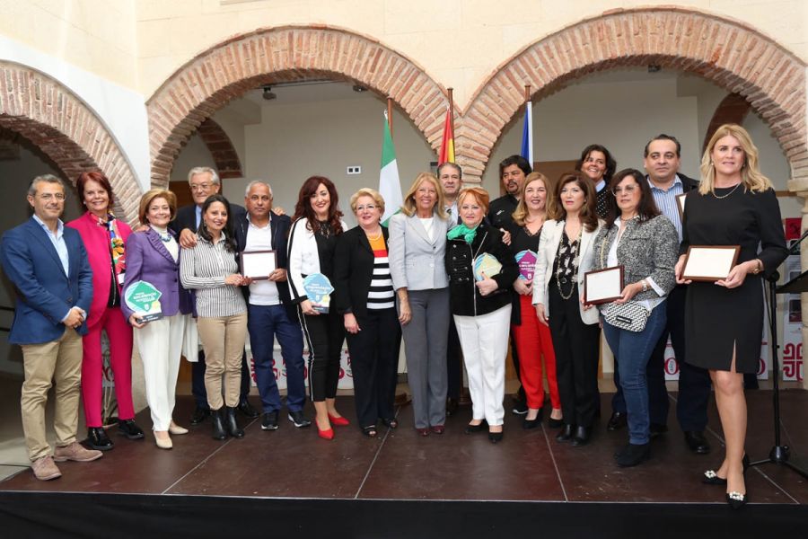 Imagen de la noticia El Ayuntamiento reconoce la trayectoria y la cont…