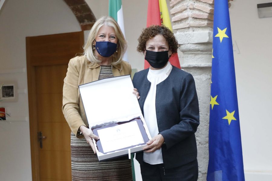 Imagen de la noticia La alcaldesa subraya la atención directa y cercan…