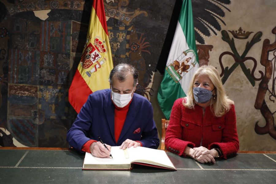 Imagen de la noticia La alcaldesa se reúne con el presidente de Club M…