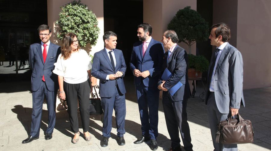 El alcalde destaca la regulación jurídica de los nuevos fenómenos turísticos como “clave” para el sector