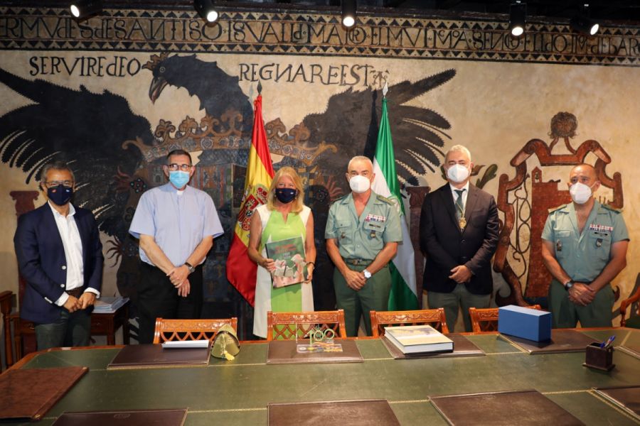 Imagen de la noticia La alcaldesa recibe al general jefe de la Brigada…
