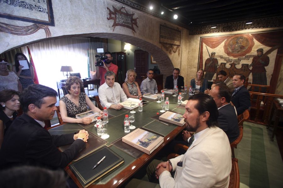 Imagen de la noticia El alcalde recibe a representantes diplomáticos q…