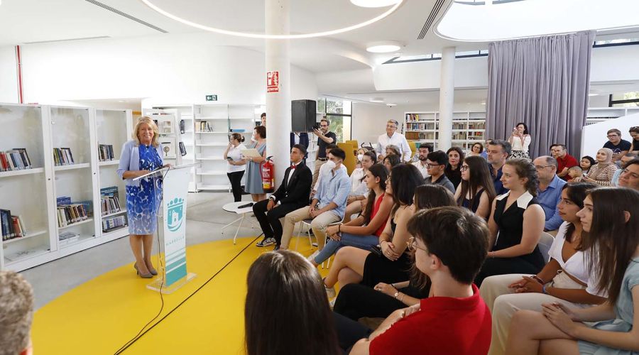 El Ayuntamiento reconoce a la veintena de estudiantes con mejores expedientes académicos de Bachillerato del municipio