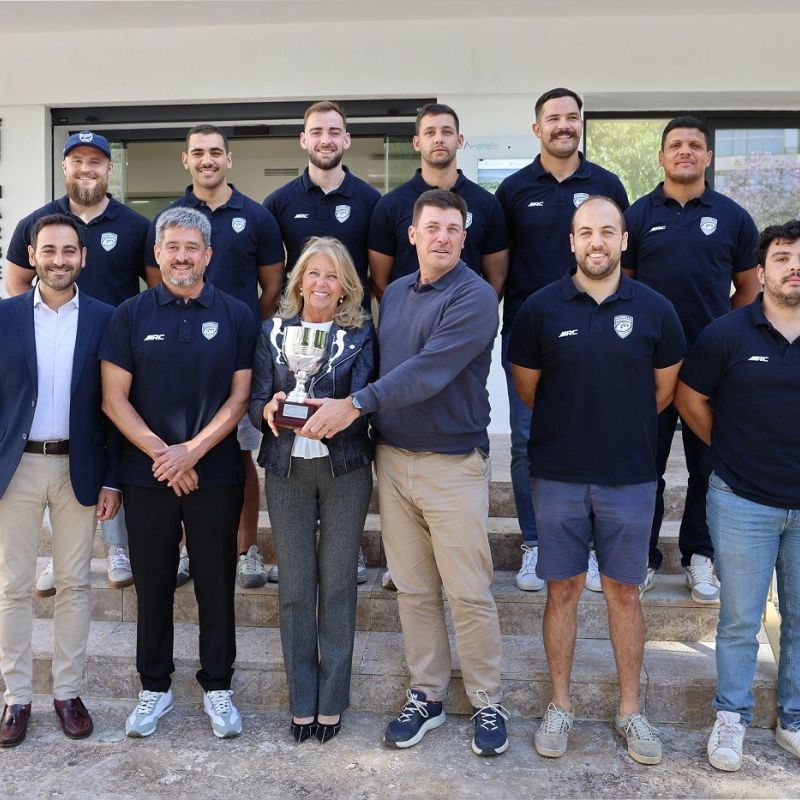 La alcaldesa destaca los logros deportivos de esta temporada del Marbella Rugby Club, cuyo equipo senior masculino ha sido campeón de la liga BMS, la máxima competición andaluza