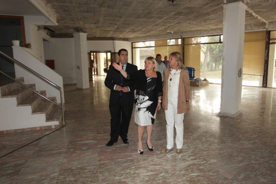 Imagen de la noticia La alcaldesa visita las obras del futuro hospital…