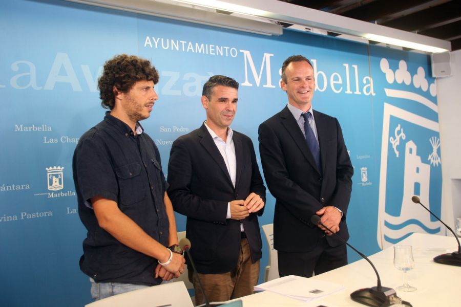 Imagen de la noticia El alcalde recibe la propuesta de crear en Marbel…