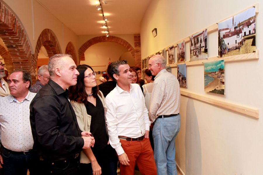 Imagen de la noticia El alcalde asiste a la inauguración de la exposic…