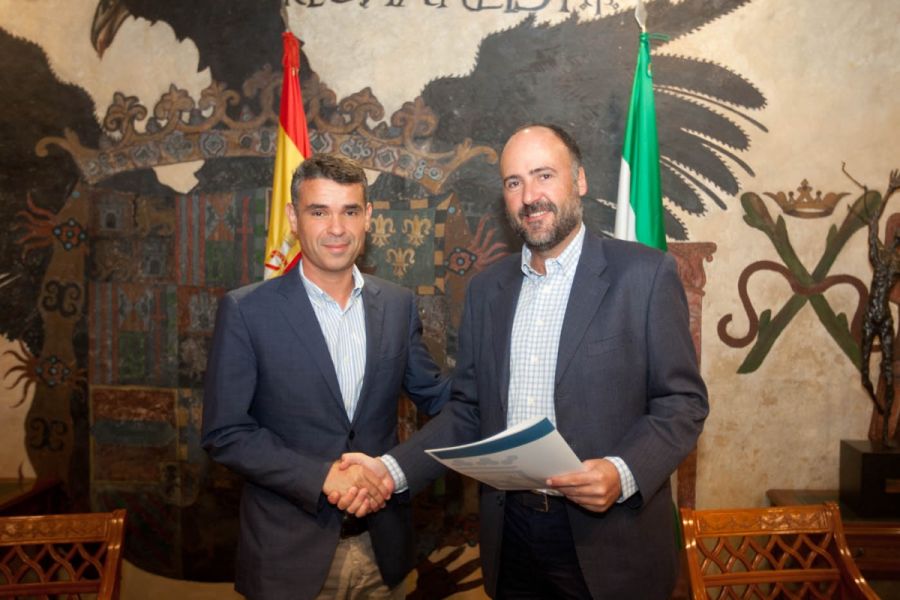 Imagen de la noticia El alcalde rubrica el convenio con el Grupo Avanz…
