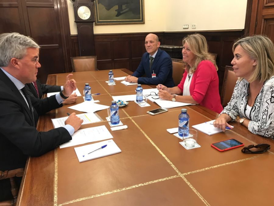 Imagen de la noticia Ángeles Muñoz y Manuel Osorio abordan con el secr…