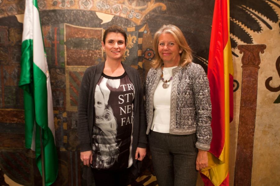 Imagen de la noticia La alcaldesa recibe a Rocío Ponce, investigadora…