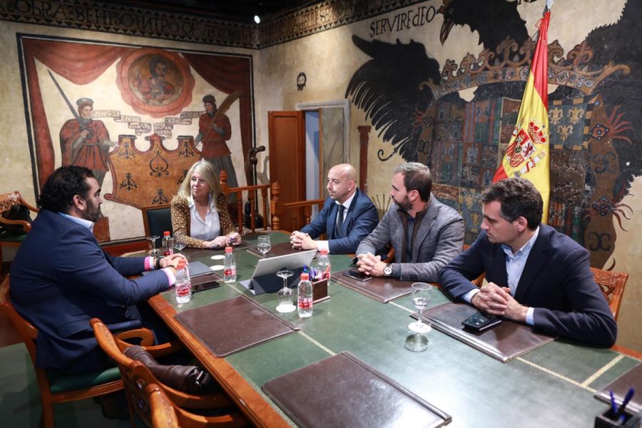 Imagen de la noticia La alcaldesa se reúne con la directiva del Marbel…