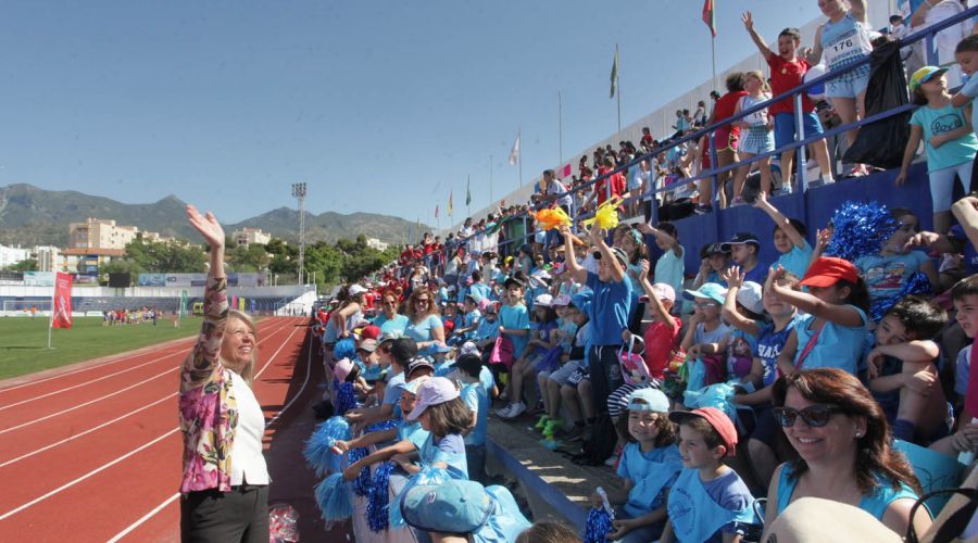 La alcaldesa ha asistido al XX Certamen Atlético Intercentros en el que han participado unos 700 estudiantes