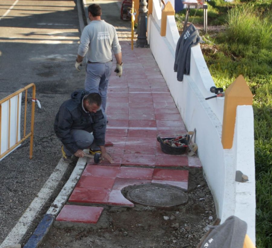 Imagen de la noticia El Ayuntamiento renueva el acerado de la calle Pi…