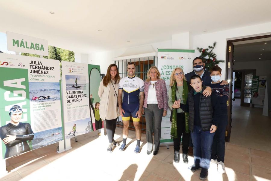 Imagen de la noticia La alcaldesa visita en la Casa Global Gift la exp…