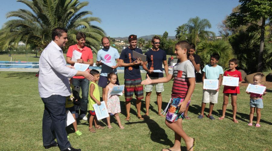 Entrega de diplomas de la Campaña de Natación