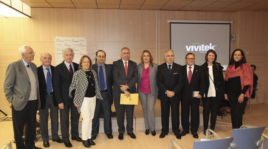 Ana Leschiera asiste al homenaje del Colegio de Médicos a profesionales sanitarios
