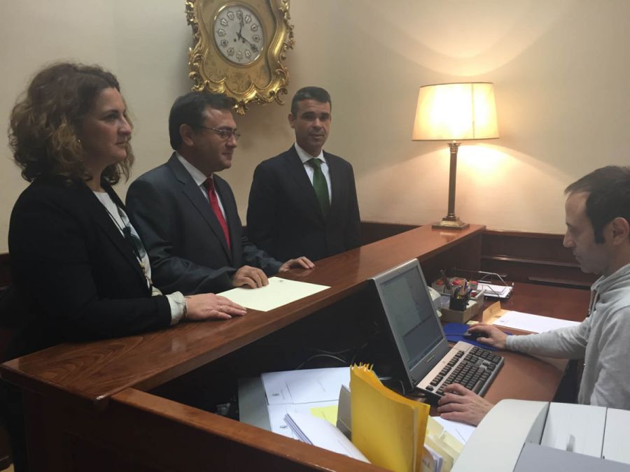 Imagen de la noticia El alcalde presenta una Proposición no de Ley en…