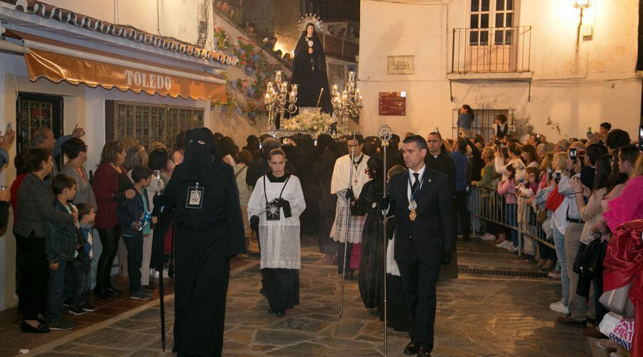 El Yacente y la Soledad emocionan el Viernes Santo en Marbella
