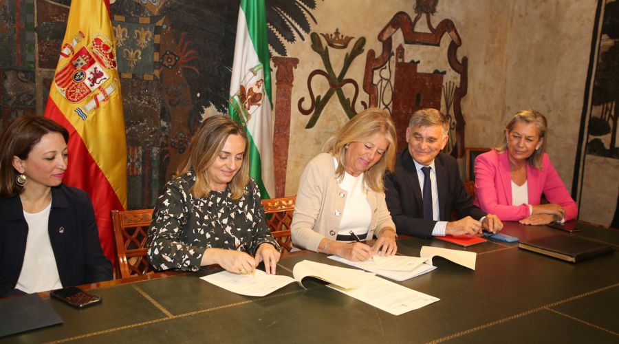 Ayuntamiento y Junta de Andalucía firman un protocolo para mejorar la seguridad en el tramo urbano de la carretera de Istán