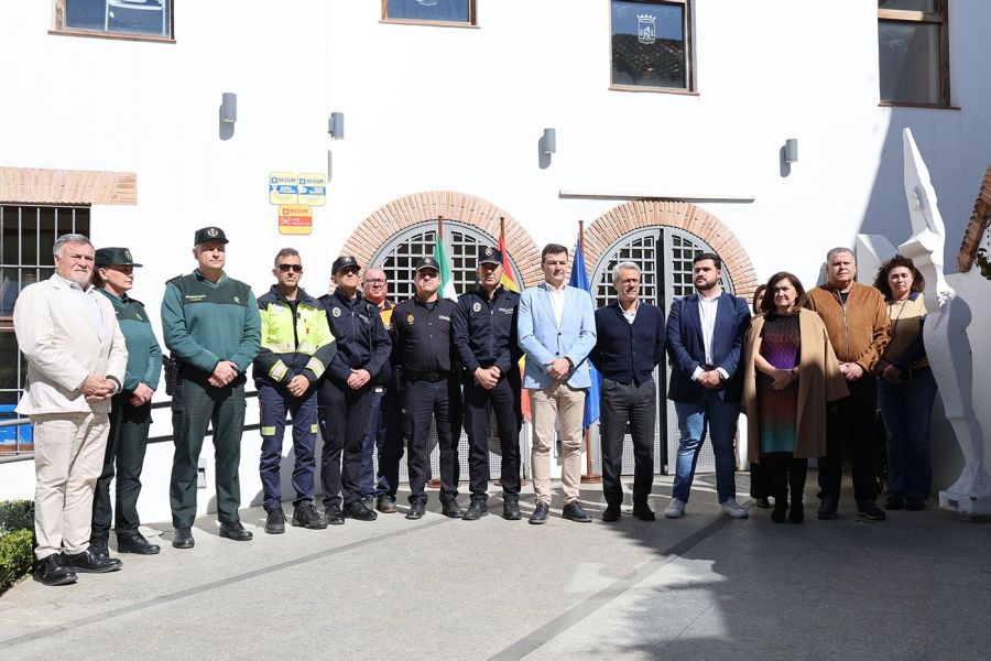 Imagen de la noticia El Ayuntamiento guarda un minuto de silencio a la…