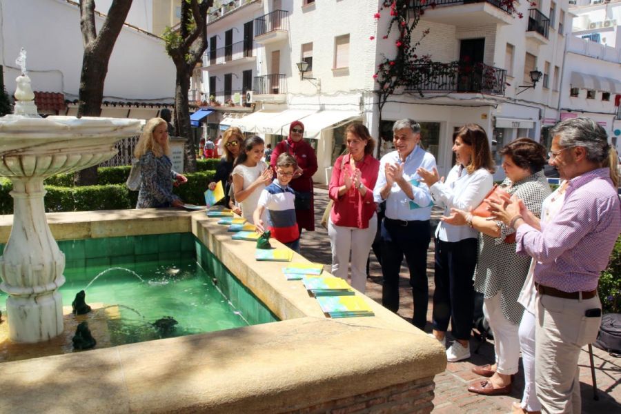 Imagen de la noticia El Ayuntamiento instala una ranita de cerámica en…