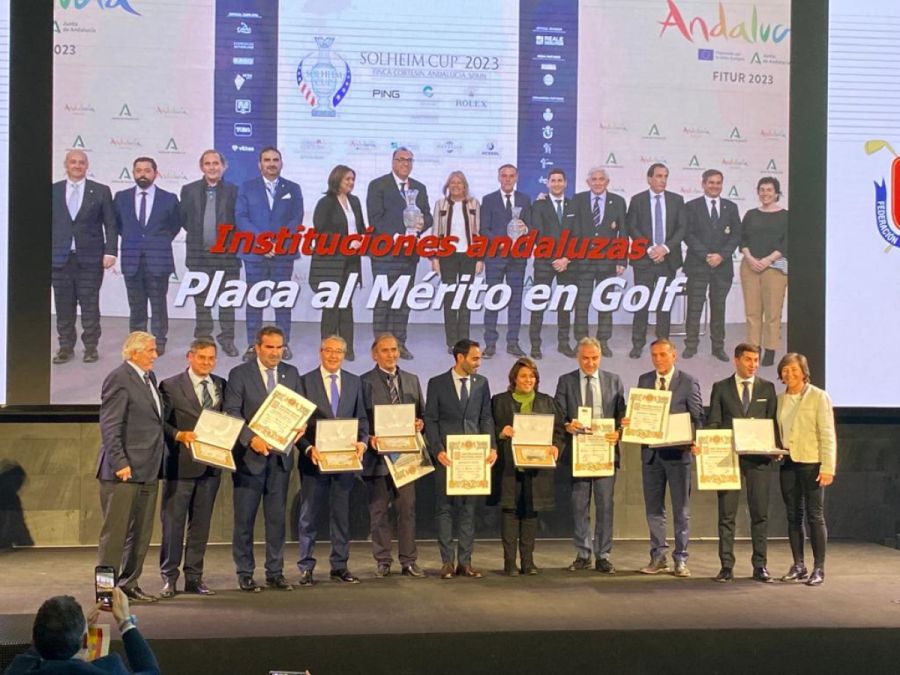 Imagen de la noticia El Ayuntamiento de Marbella recibe la Placa al Mé…