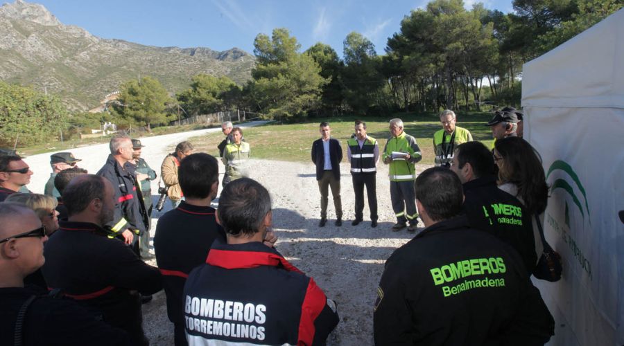 El simulacro de incendio forestal desarrollado en Marbella ha movilizado a 130 efectivos para poner a prueba los mecanismos de coordinación y respuesta