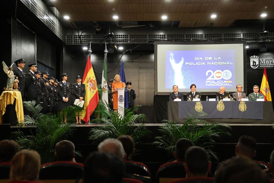 Imagen de la noticia La alcaldesa destaca el compromiso de la Policía…