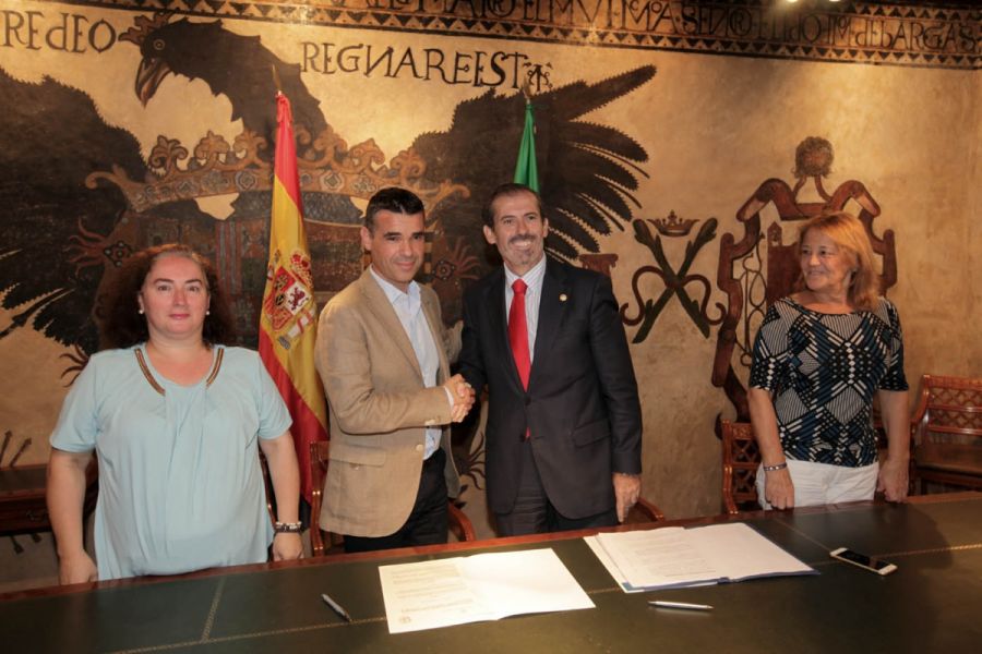 Imagen de la noticia El Ayuntamiento firma un convenio con el Colegio…