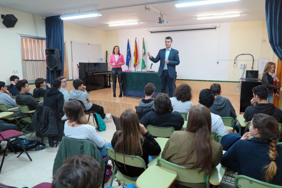 Imagen de la noticia El alcalde imparte una conferencia a los alumnos…