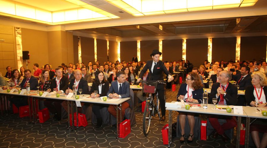 El alcalde destaca la importancia de “vender en positivo una ciudad de oportunidades como Marbella” en la inauguración del Congreso inmobiliario Family Reunion de Keller Williams