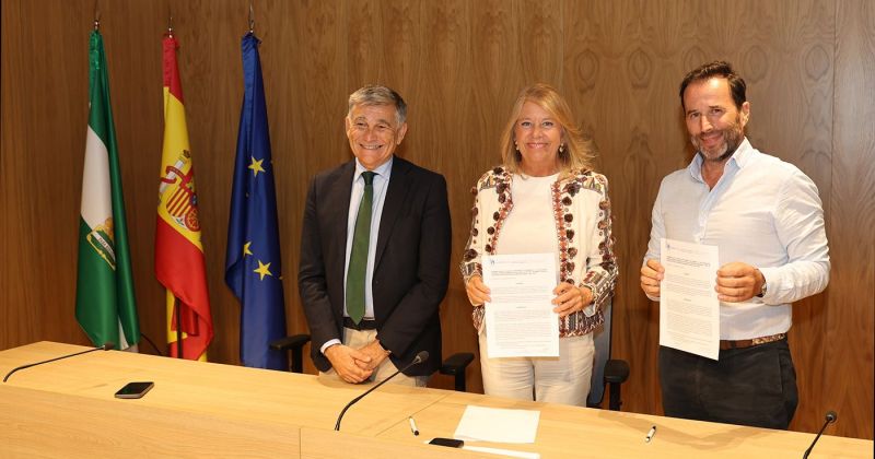 El Ayuntamiento reafirma su compromiso con el tejido empresarial de San Pedro Alcántara mediante una subvención de 27.000 euros a Apymespa