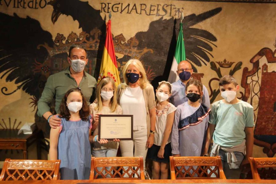 Imagen de la noticia La alcaldesa recibe en el Ayuntamiento a alumnos…