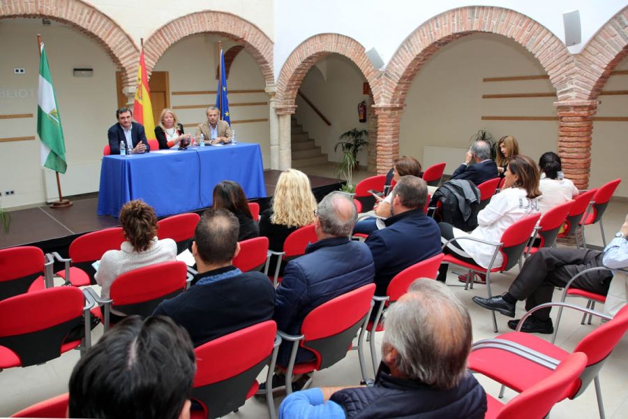 Imagen de la noticia El Ayuntamiento aborda con los colectivos vecinal…