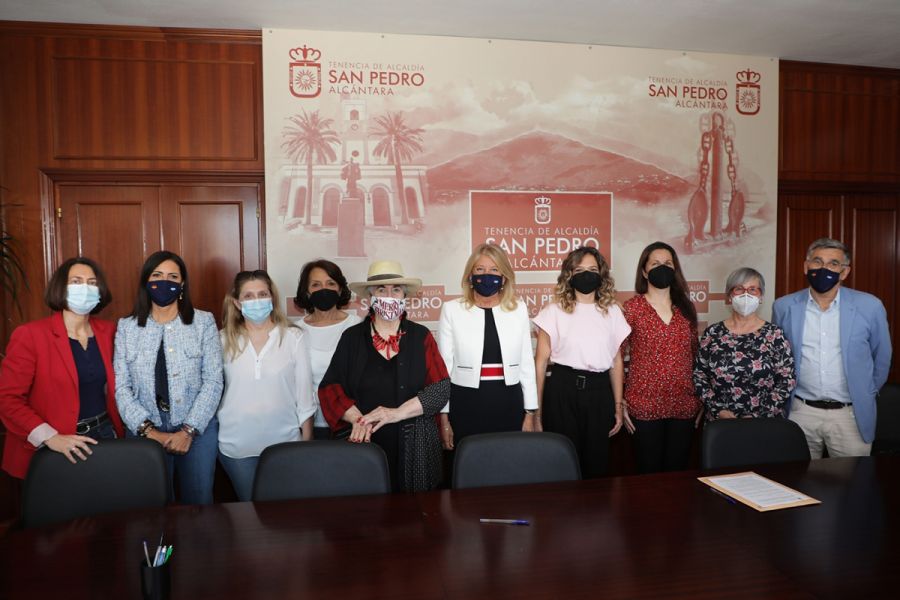 Imagen de la noticia La alcaldesa rubrica los convenios de colaboració…