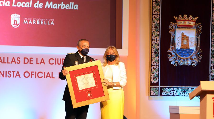 Marbella entrega las Medallas de la Ciudad a la Asociación DYA, la Policía Local y el Hospital Costa del Sol por su esfuerzo y generosidad durante la pandemia