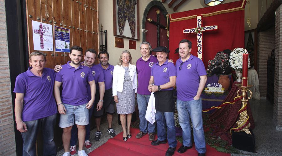 La alcaldesa visita las Cruces de Mayo del Centro Histórico de Marbella