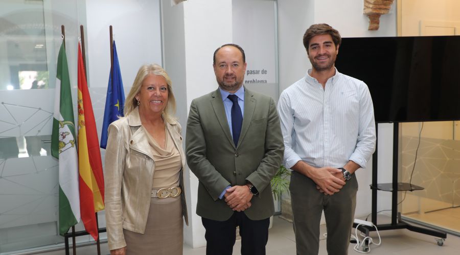 El Ayuntamiento y la Junta de Andalucía trabajan para extender los servicios de asesoramiento a emprendedores del CADE  a San Pedro Alcántara