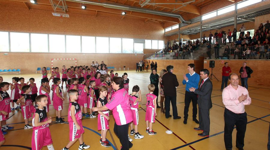 El regidor visita la jornada de la Liga de Formación Educabasket del Club de Baloncesto Costa Marbella