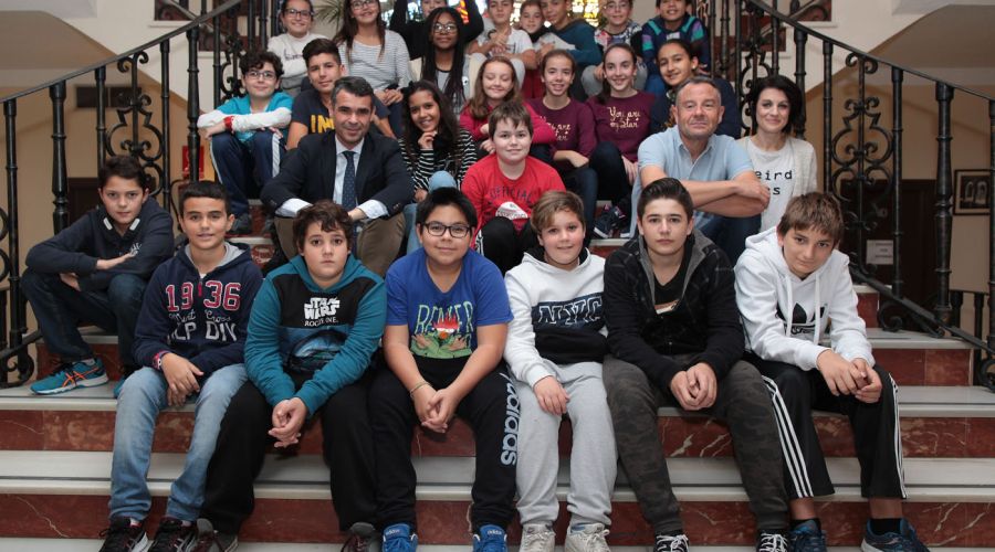 Alumnos del IES Victoria Kent han visitado hoy el Ayuntamiento con motivo del Día de la Constitución
