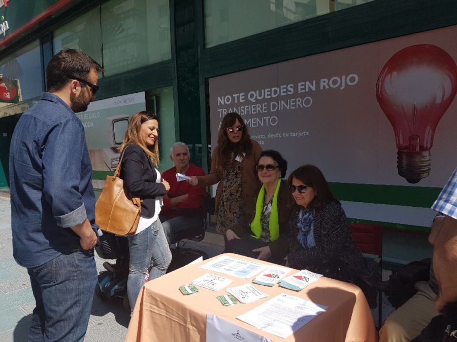 Imagen de la noticia La concejala de Derechos Sociales visita la mesa…