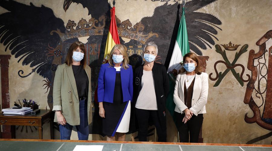 La alcaldesa firma los convenios de colaboración con Cruz Roja y las asociaciones de AFA Marbella y Afisamp de San Pedro Alcántara con una dotación económica de cerca de 485.000 euros