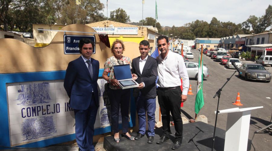 El Ayuntamiento reconoce el impulso y la entrega de Francisco Zarco en la zona de Elviria con una avenida con su nombre