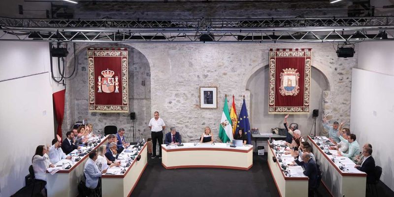 El Pleno aprueba una modificación presupuestaria para destinar más de 1,7 millones de euros a cinco actuaciones en San Pedro para mejorar espacios públicos, equipamientos culturales y la seguridad vial