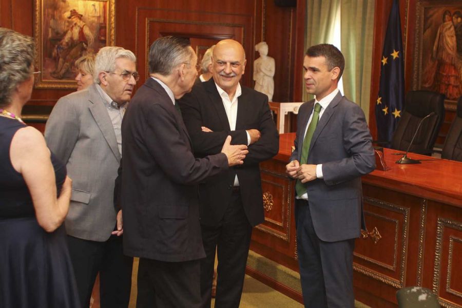 Imagen de la noticia El alcalde recibe en el Ayuntamiento a los miembr…