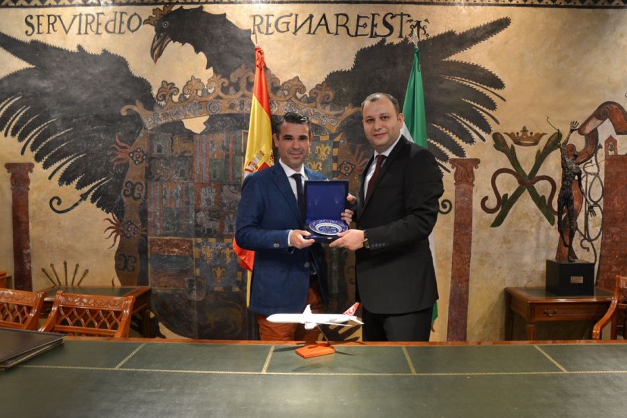 Imagen de la noticia El alcalde recibe en el Ayuntamiento a representa…